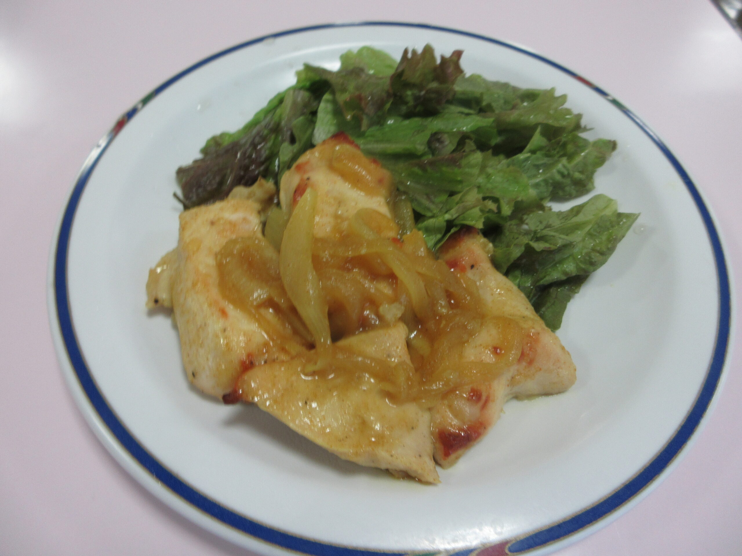 鶏胸肉のオニオンカレーソース