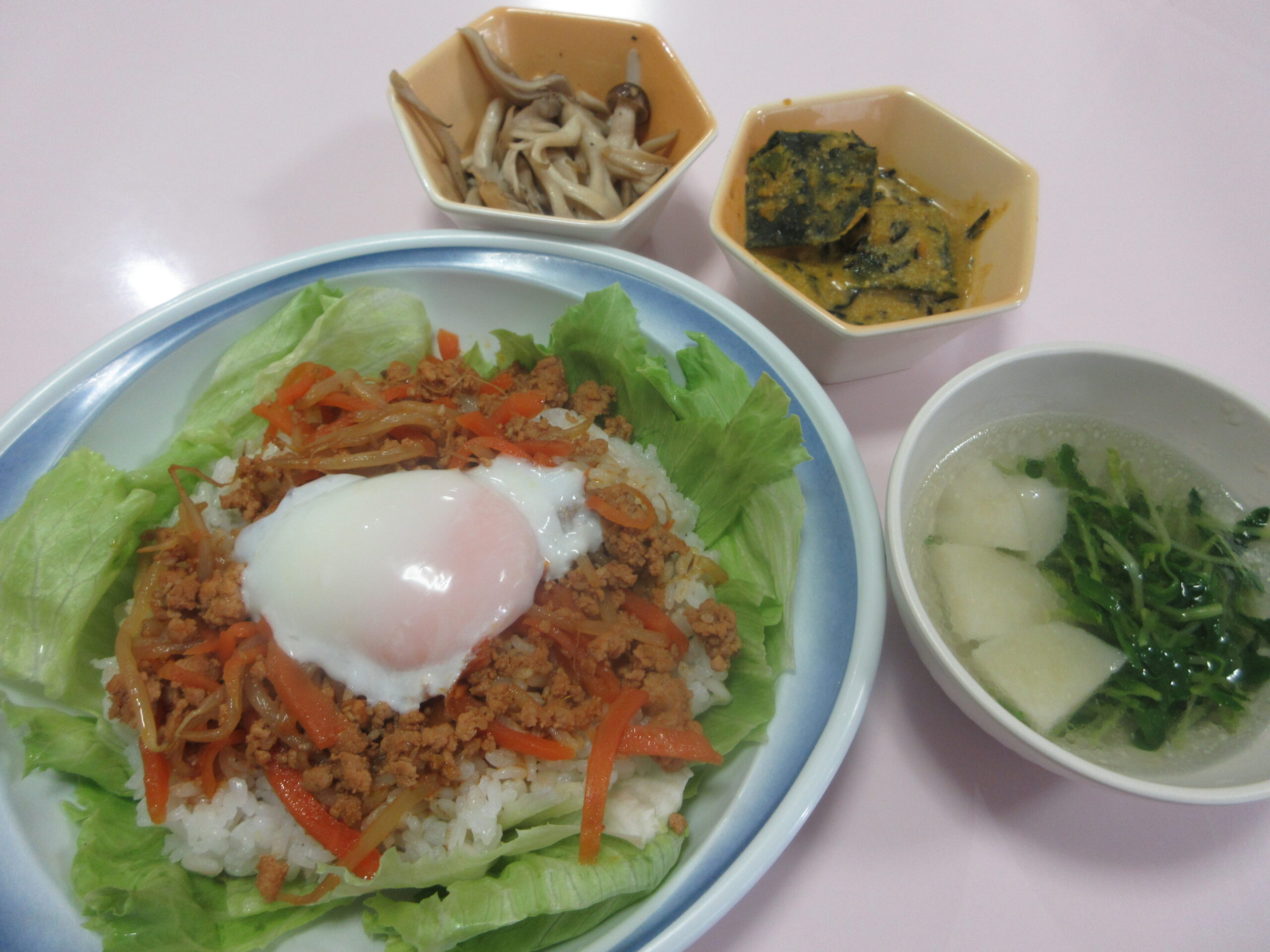 野菜たっぷりのメニュ