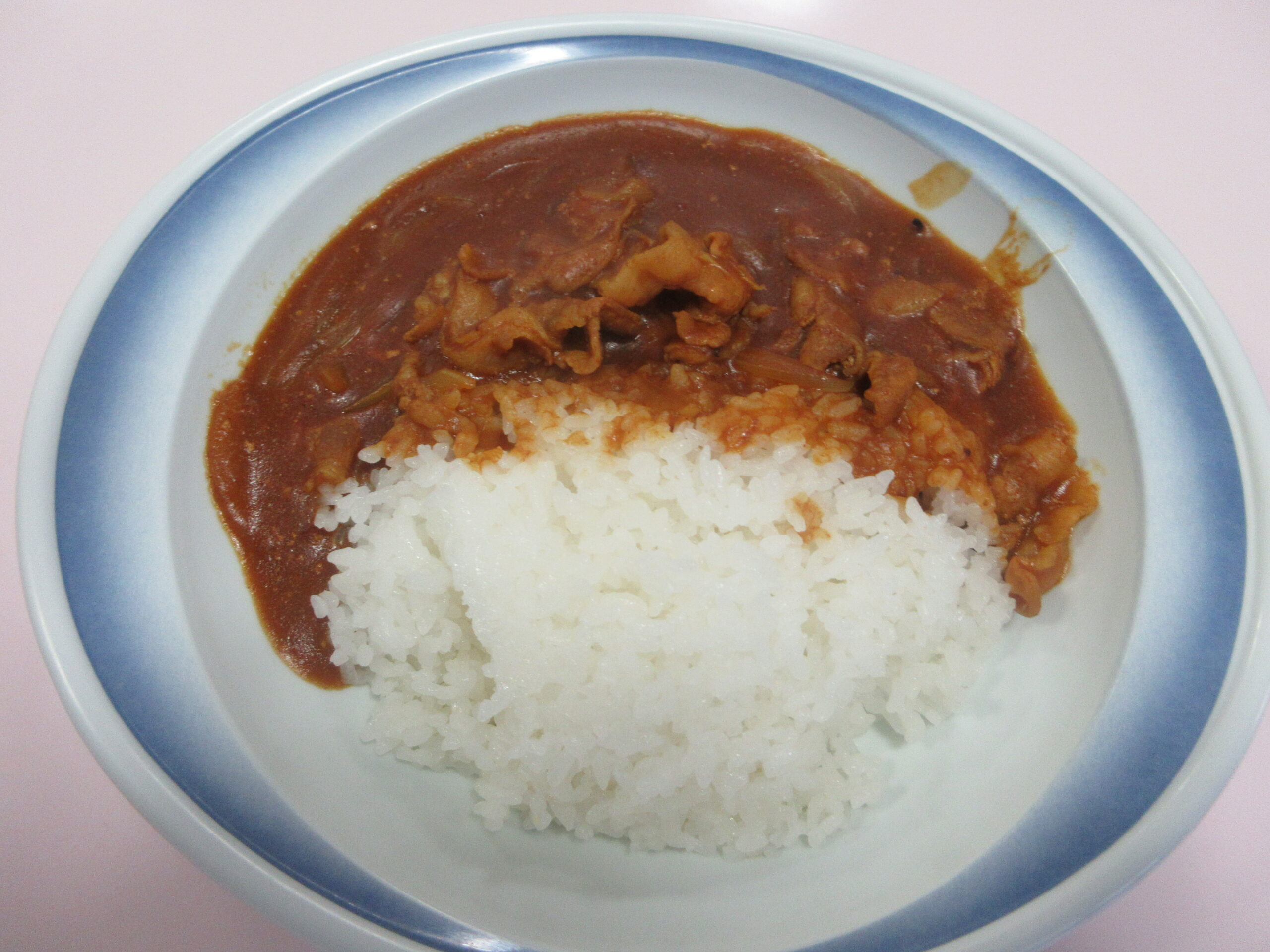 日替わりカレー（19日豚バラと玉ねぎのトマトカレー）